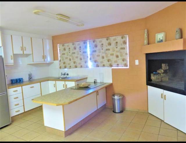 4 BEDROOM HOUSE FOR SALE IN CALYPSO BEACH
